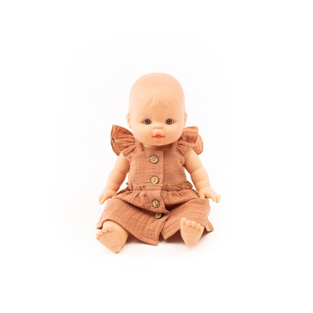 poupon fille et sa robe en gaze